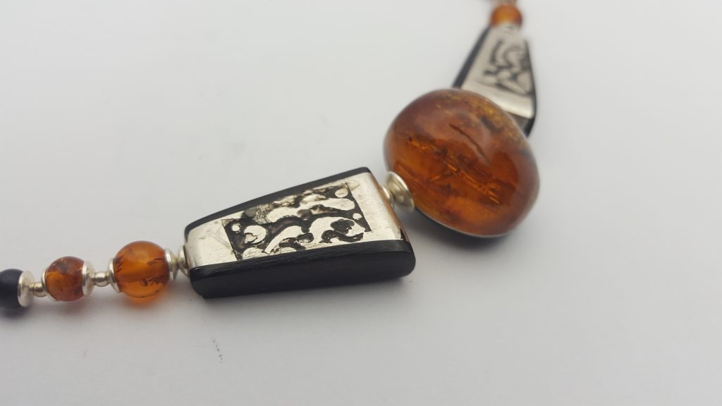 collier ambre branche eau-forte
