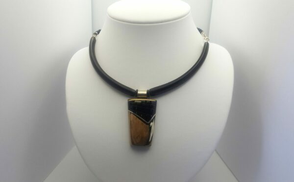 collier totem ivoire fossile