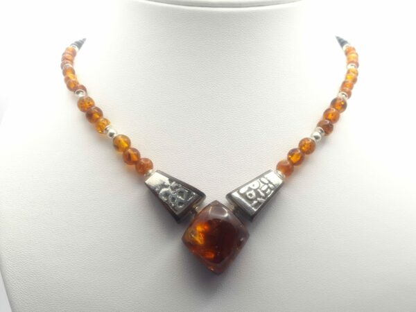 ambre amourettes matières collier